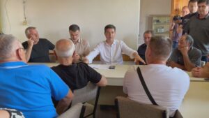 Pavlović sa meštanima Donjeg Međurova 