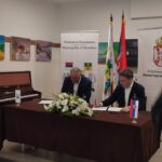 ministar Selaković i predsednik Opštine Merošinau potpisali ugovor za sredstva u kviru programa "Gradovi u fokusu" FOTO: Zona plus