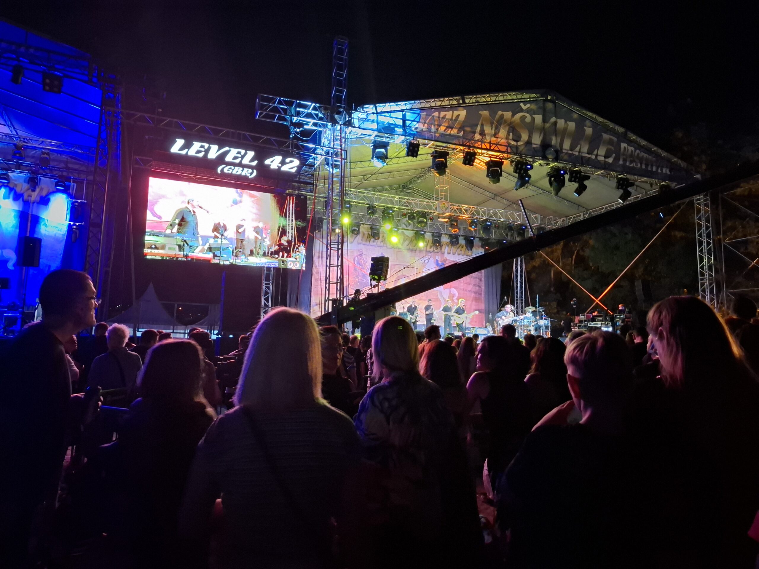 Nišvil, Level 42 FOTO Zona plus