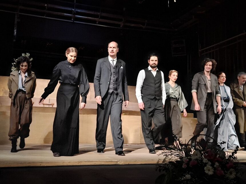 Teatar na raskršću "Očevi i oci" - predstava Narodnog pozorišta u Beogradu FOTO Zona plus