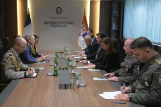 Sastanak ministra Gašića sa novoimenovanom ambasadorkom Francuske FOTO MOD