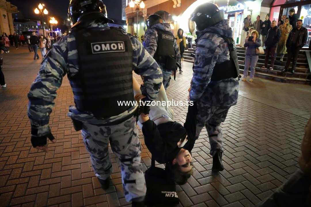 RUSIJA: UHAPŠENO 109 LJUDI NA PROTESTIMA PROTIV MOBILIZACIJE (FOTO)