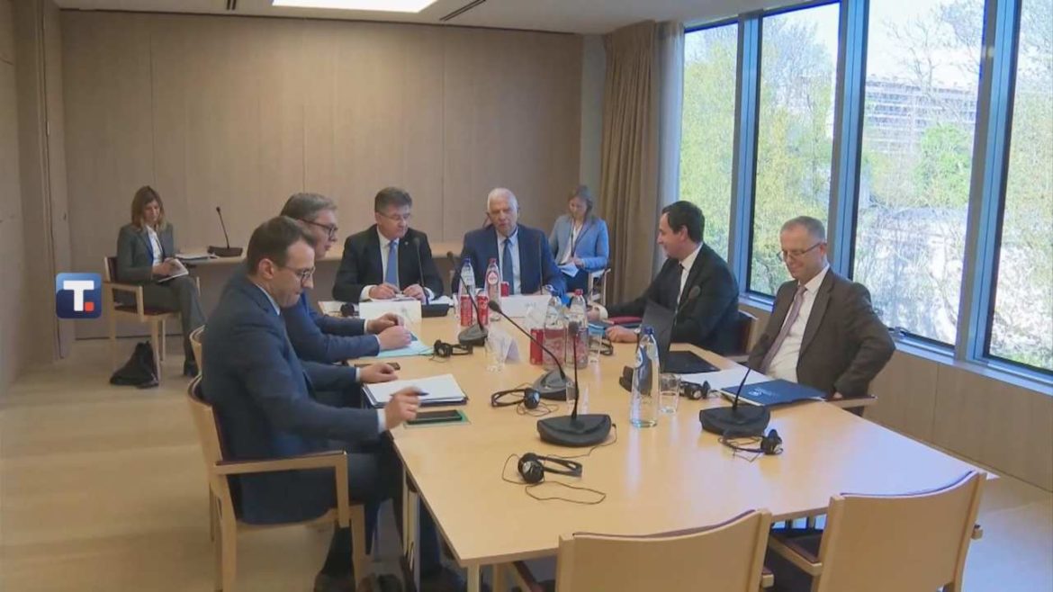 VUČIĆ: JUČERAŠNJI SASTANAK U BRISELU BIO TRIK DA SE SRBIJA NAVUČE DA PRIZNA KIM