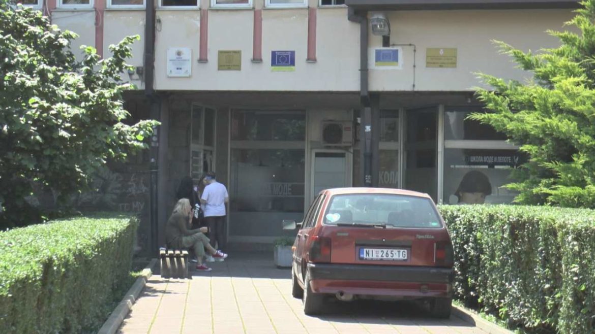 LAŽNE DOJAVE O BOMBI U TRI NIŠKE ŠKOLE, ALI I U NEKOLIKO DRUGIH GRADOVA