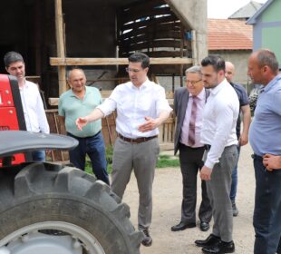 Gradonačelnik Niša obišao poljoprivredno gazdinstvo Mihajlović u Sečanici