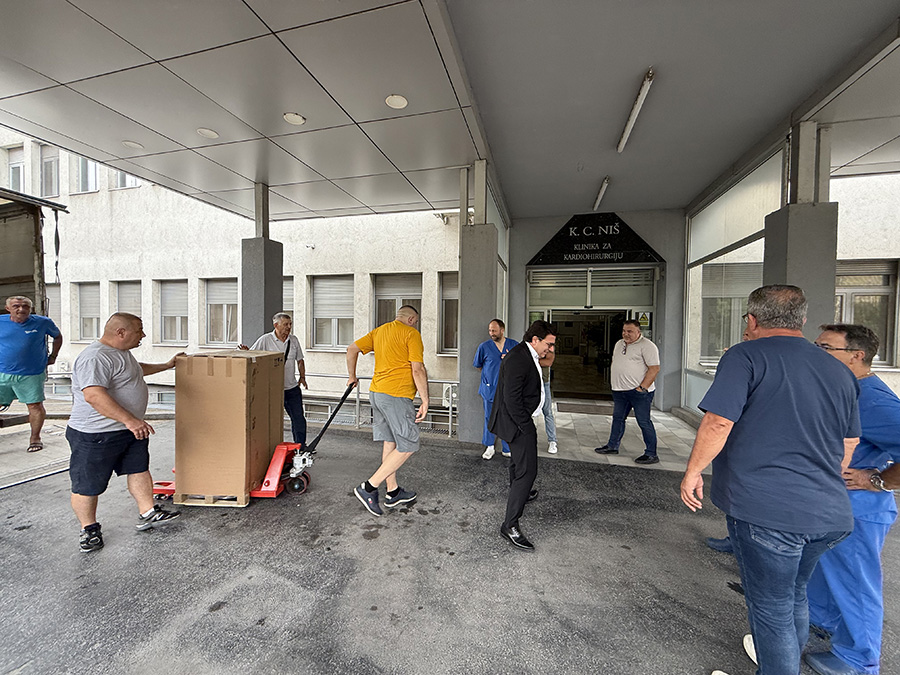 U UKC Niš stigla nova EKK mašina FOTO UKC Niš