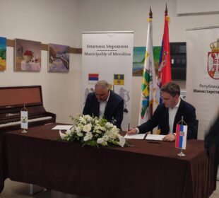 ministar Selaković i predsednik Opštine Merošinau potpisali ugovor za sredstva u kviru programa "Gradovi u fokusu" FOTO: Zona plus