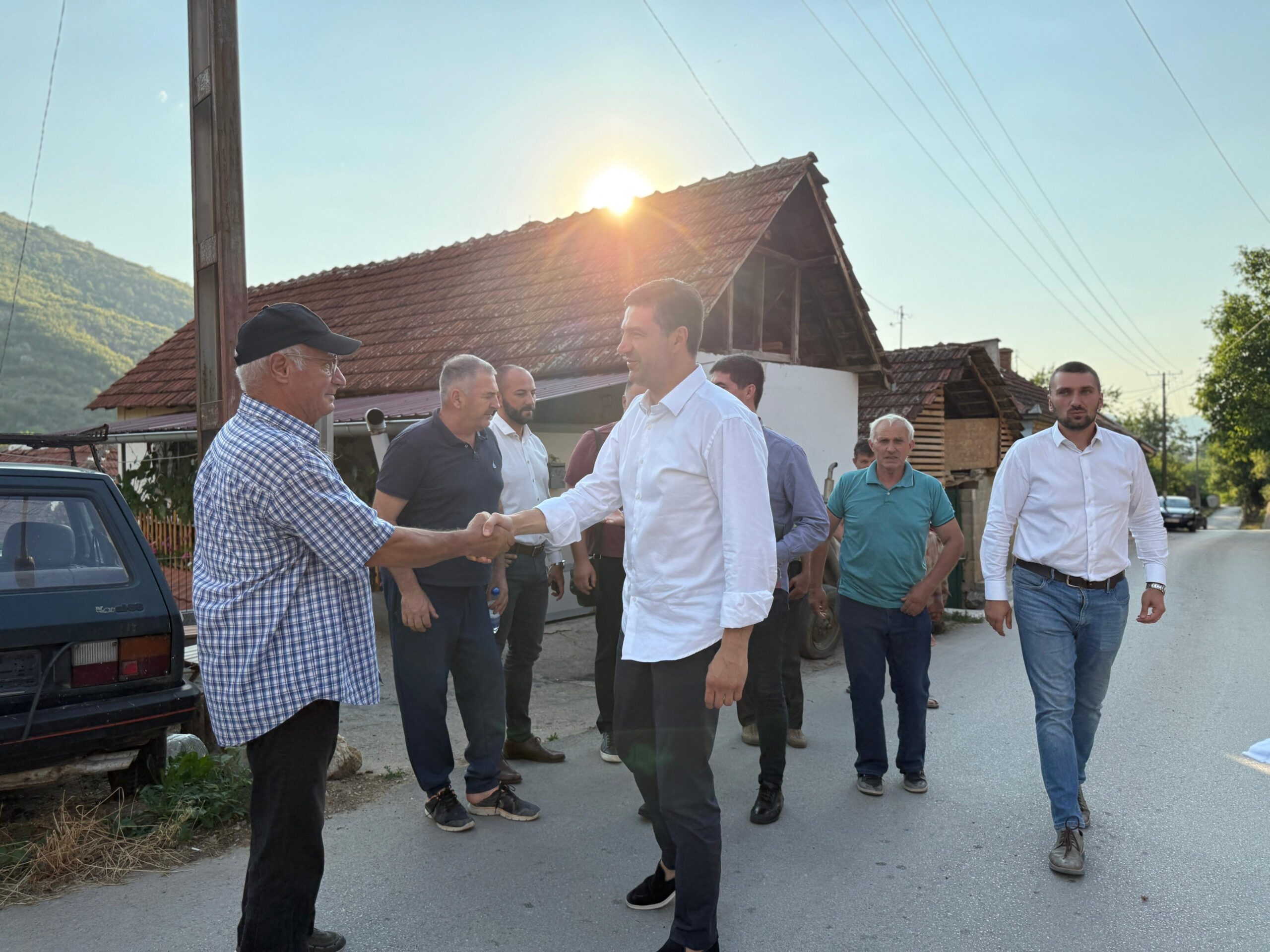 Ostrovica, gradonačelnik razgovarao sa meštanima o komunalnim i drugim problemima