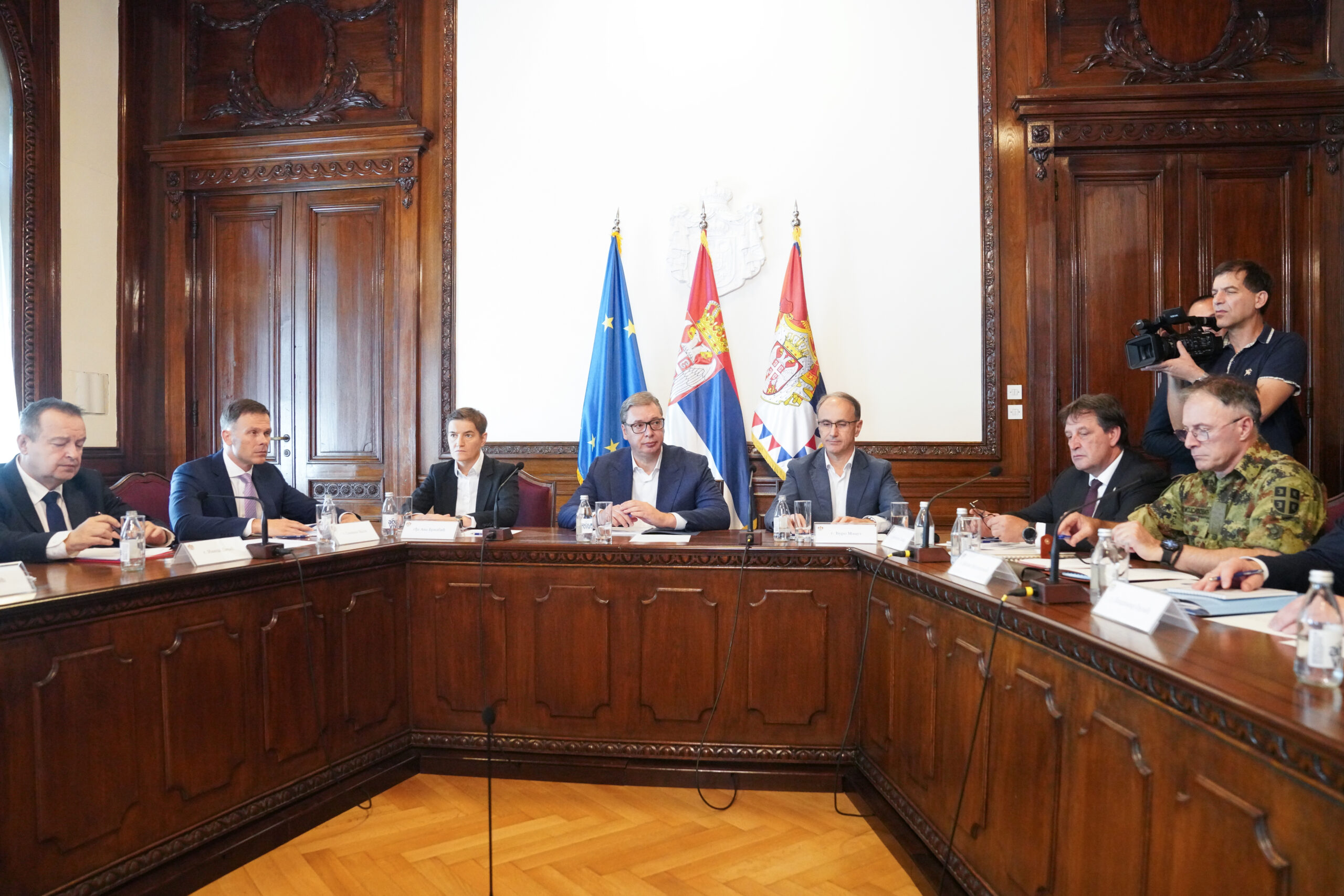 Beograd, 2. avgusta 2025.-Sednica Saveta za nacionalnu bezbednost poèela je neto posle 12.00 sati, a predsedava predsednik Srbije Aleksandar Vuèiæ.Sednici prisustvuju predsednica Skuptine Srbije Ana Brnabiæ, premijer Ðuro Macut, prvi potpredsednik Vlade i ministar finansija Sinia mali, ministri unutranjih poslova Ivica Daèiæ i odbrane Bratislav Gaiæ, naèelnik Generaltaba Vojske Srbije Milan Mojsiloviæ, prvi potpredsednik Vlade i ministar finansija Sinia Mali, direktor BIA Vladimir Orliæ. FOTO TANJUG/ MILO MILIVOJEVIÆ/ nr