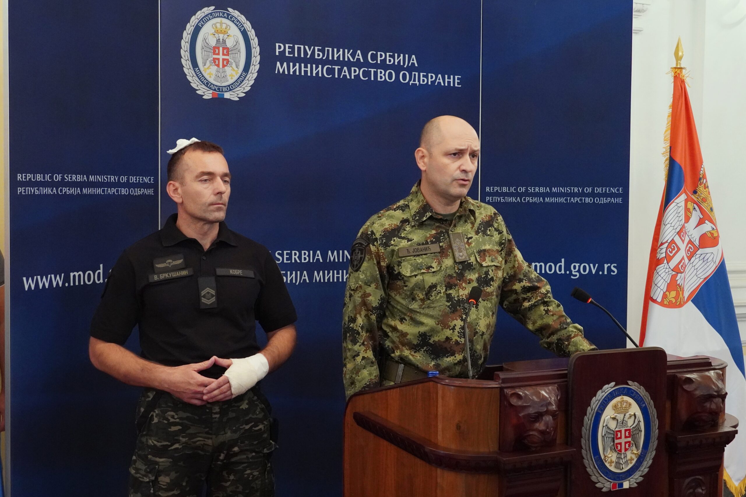 Beograd, 14. avgusta 2025. - Direktor Vojnobezbednosne agencije (VBA) general-potpukovnik Ðuro Jovaniæ izjavio je danas da su sinoæ u Novom Sadu napadnuti pripadnici Vojke Srbije i da je povreðeno sedam pripadnika vojske od kojih je èetvoro imaju tee povrede. FOTO TANJUG/ VLADIMIR PORÈIÆ/bs