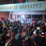 Blokaderi pokušali nasilno da uđu na Filozofski faklutet u Novom Sadu - foto PS video Tanjug