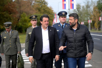 Ministar Gašić obišao završene radove sanacije asfalta na trasi vojne parade FOTO: MOD