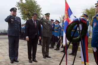 Ministar odbrane Bratislav Gašić položio vence povodom obeležavanja Dana oslobođenja Kruševca FOTO: MOD