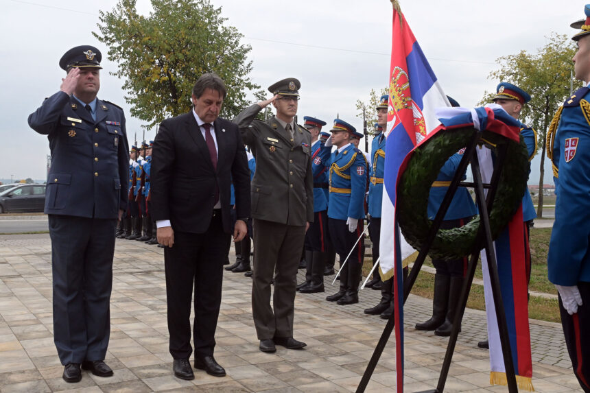 Ministar odbrane Bratislav Gašić položio vence povodom obeležavanja Dana oslobođenja Kruševca FOTO: MOD