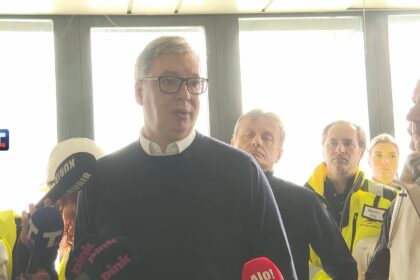 Vučić, obilazak porodilišta u BGD