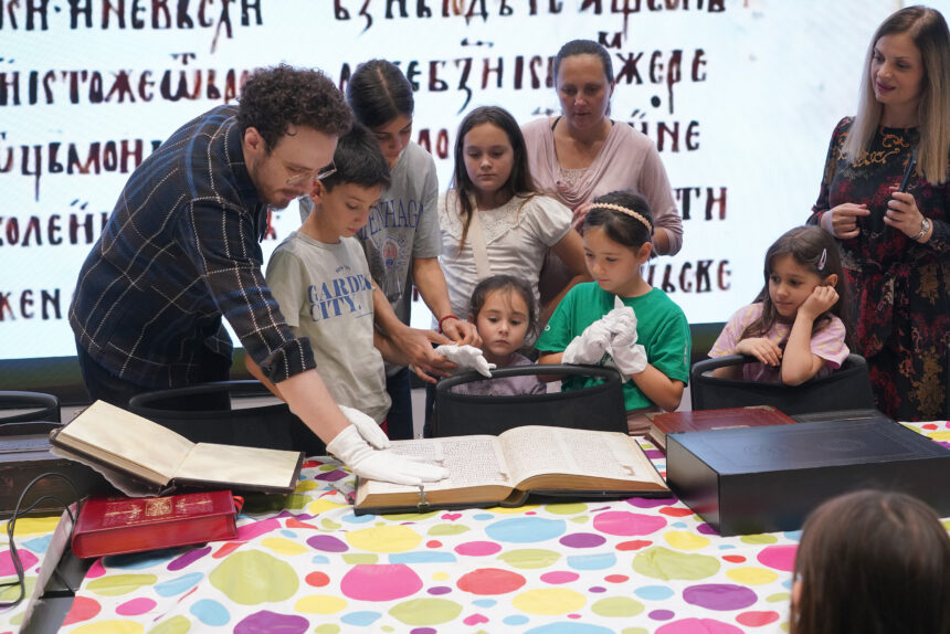 Dečija radionica o Miroslavljevom jevanđelju (Foto Dragan Kujundžić)