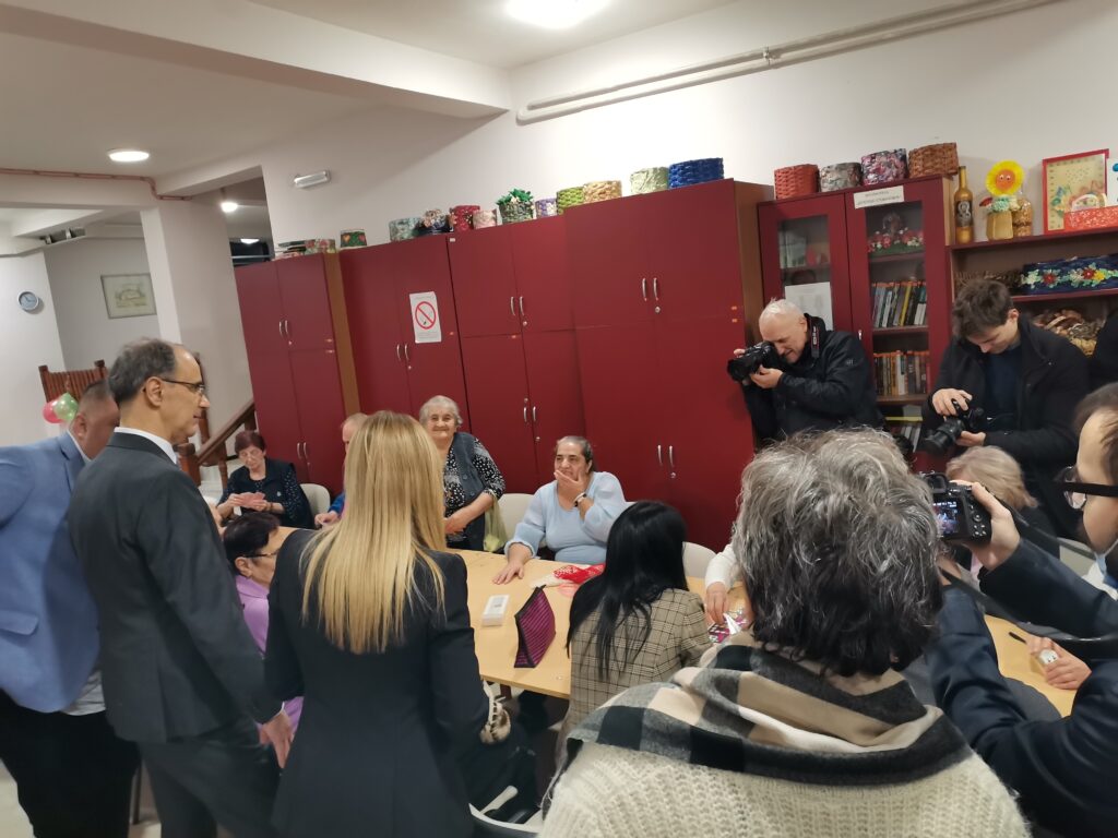 Premijer Macut u Gerontološkom centru u AleksincuFOTO Zona plus