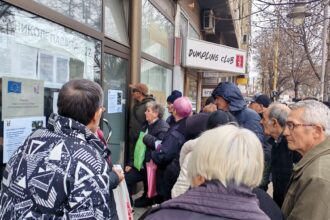 Niš - Jedan od 24 šaltera za pomoć u primeni zakona "Svoj na svome" FOTO Zona plus