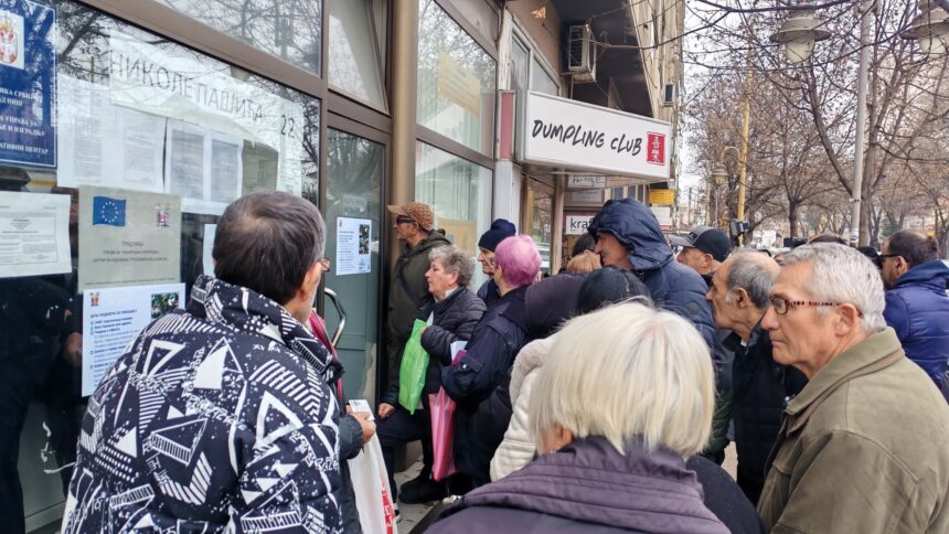 Niš - Jedan od 24 šaltera za pomoć u primeni zakona "Svoj na svome" FOTO Zona plus