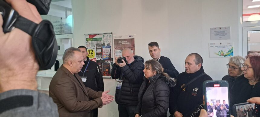 Novaković razgovarao sa roditeljima zbog statusa roditelj-negovatelj FOTO Zona plus