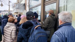 Niš - Jedan od 24 šaltera za pomoć u primeni zakona Svoj na svome FOTO Zona plus