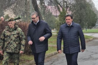 Vučić i Gašić u kasarni Mija Stanimirović FOTO Zona plus