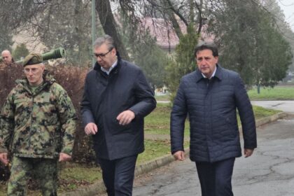 Vučić i Gašić u kasarni Mija Stanimirović FOTO Zona plus