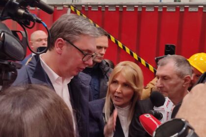 Vučić u Palfingeru, FOTO TV Zona plus