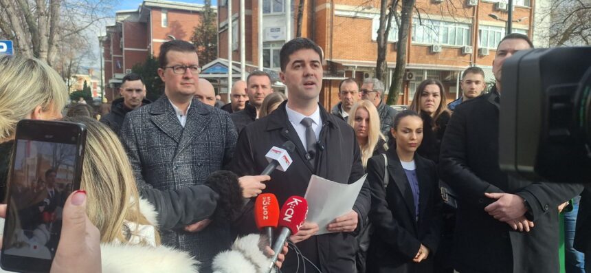 Konferencija za novinare SNS Niš ispred GO Medijana FOTO Zona plus