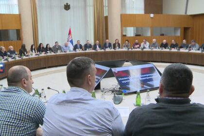 Ministar poljoprivrede na sastanku sa predstavnicima više od udruženja poljoprivrednika FOTO Tanjug video