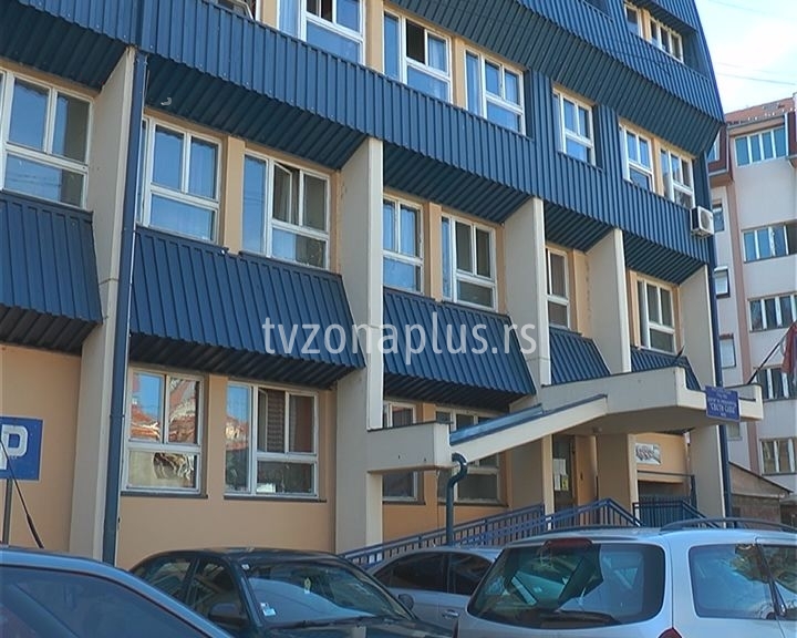MUŠKARAC PRETIO DA ĆE DA SE ZAPALI BENZINOM