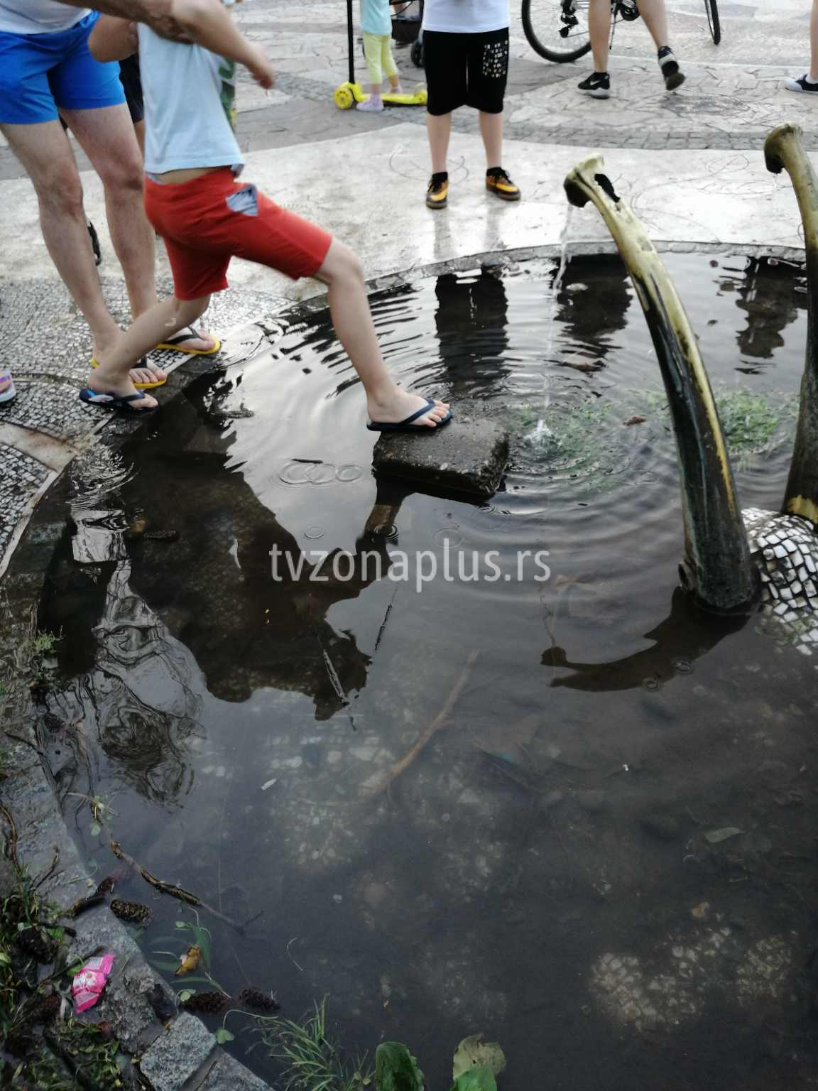 Zapušen slivnik na Čairskom “pužu” (FOTO)