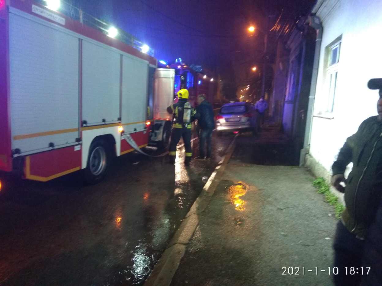 Požar u kući u Branka Radičevića, jedna osoba povređena (VIDEO)