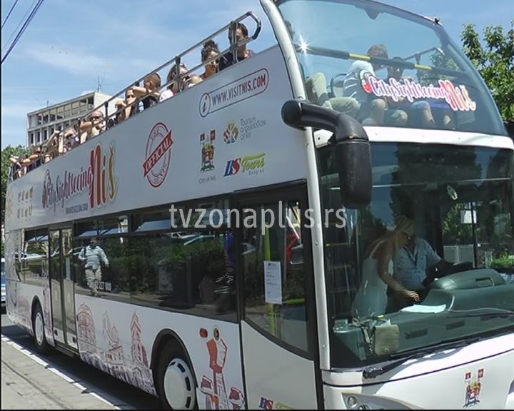 RAZGLEDANJE GRADA OTVORENIM AUTOBUSOM “SRBIJA U SRCU U NIŠU”