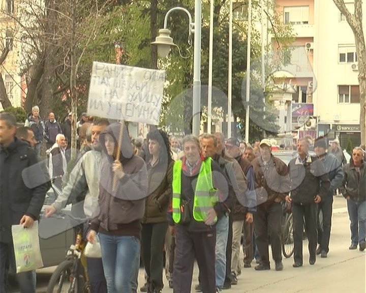 Rezervisti i bivši radnici zajedno u protestu  (VIDEO)