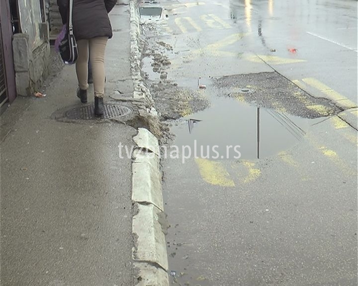 Čiste se poplavljeni slivnici (VIDEO)