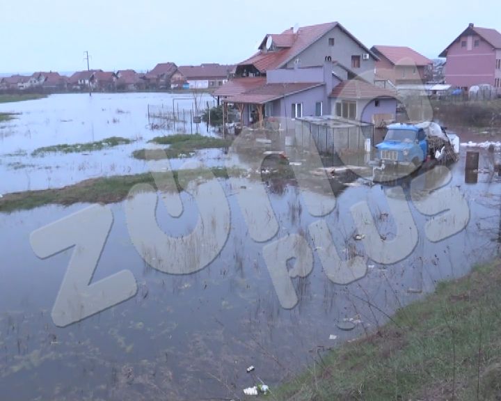 Poplave ugrozile i kuće u selu Bubanj (VIDEO)
