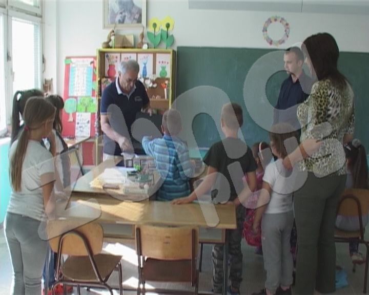 GO Crveni Krst poklonila laptop školi u Supovcu (VIDEO)