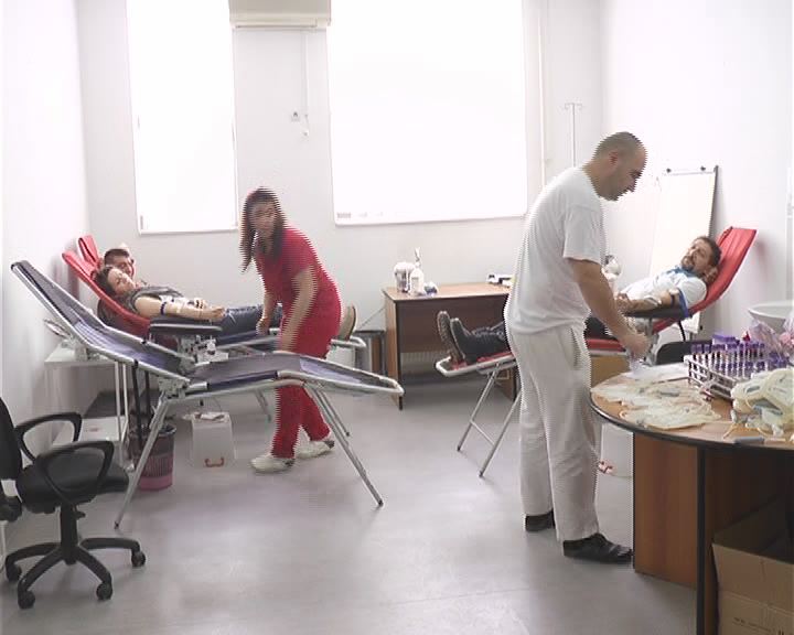 Srbija daje krv za povređene putnike (video)
