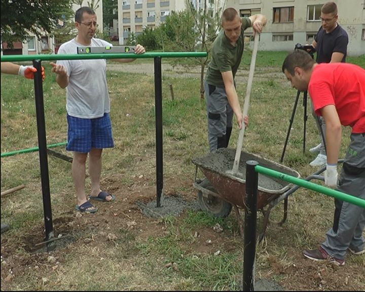 GRAĐANI SAMI POSTAVILI TERETANU NA OTVORENOM U NIŠU