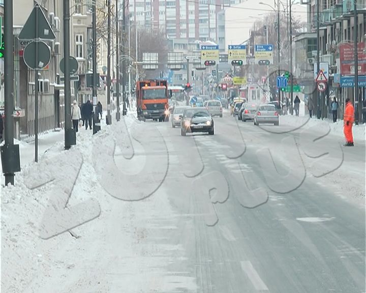 Sneg i led otežavaju saobraćaj