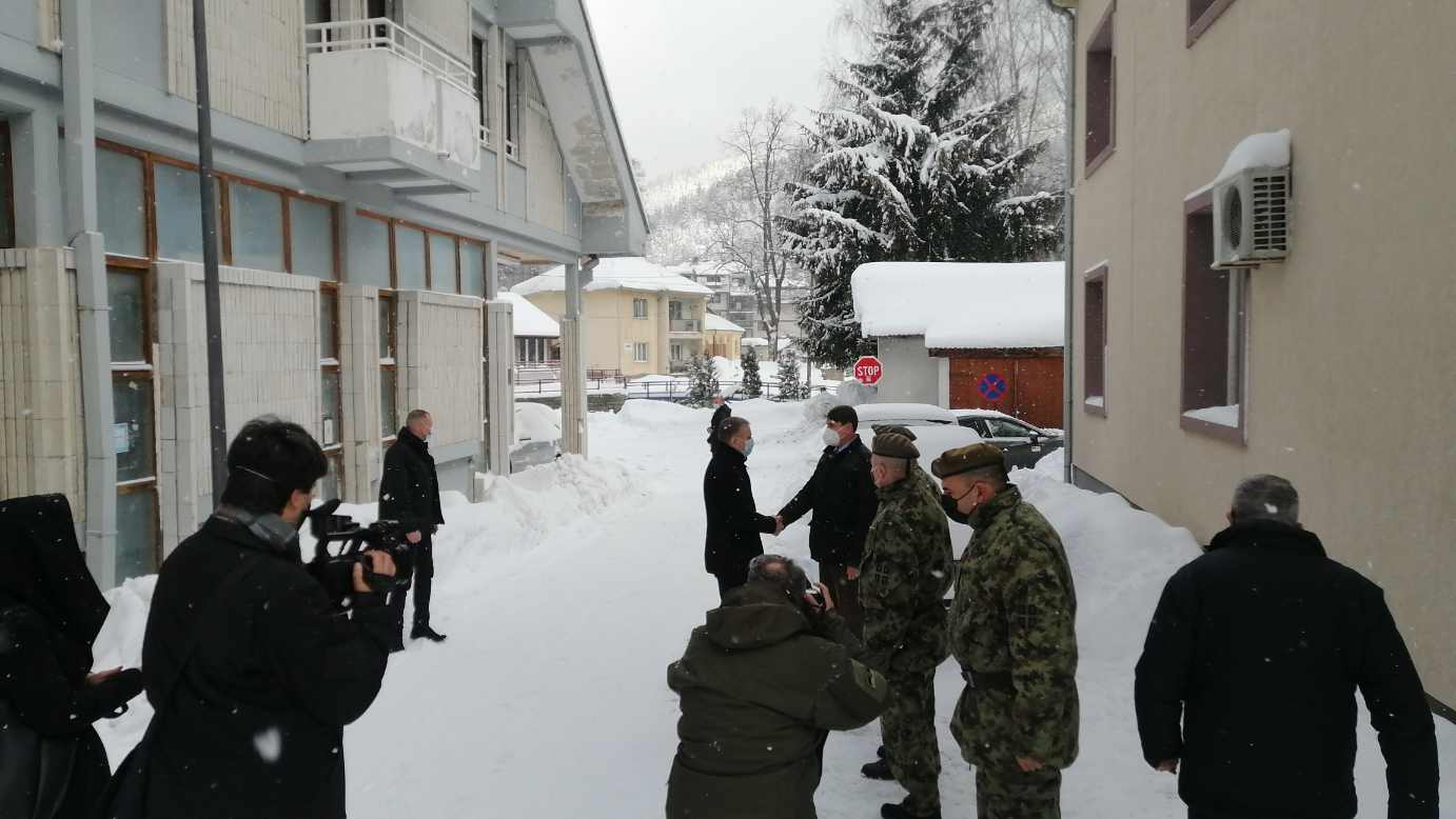 Vanredna situacija u Crnoj Travi, vojska pomaže! (VIDEO)