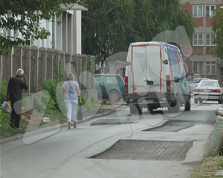 Novosadska posle dve nedelje dobija asfalt(VIDEO)